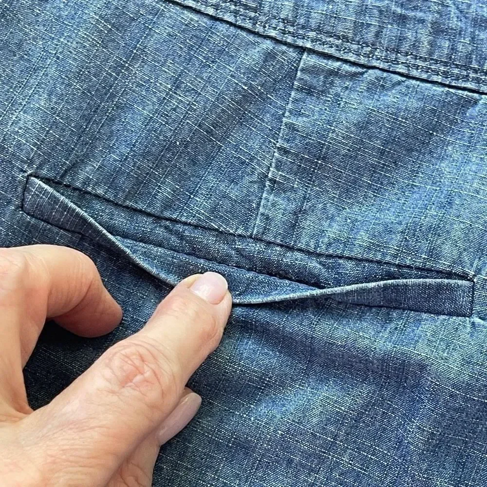 The Limited Women's Highwaisted Buttoned Pockets Tailored Fit Shorts Blue Size 1